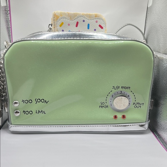 RARE!!!Betsey Johnson Toaster Crossbody Bag Purse Toast Pop Tart coin purse - Picture 1 of 13